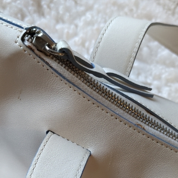 Tod's Shoulder Bag - Picture 8 of 16